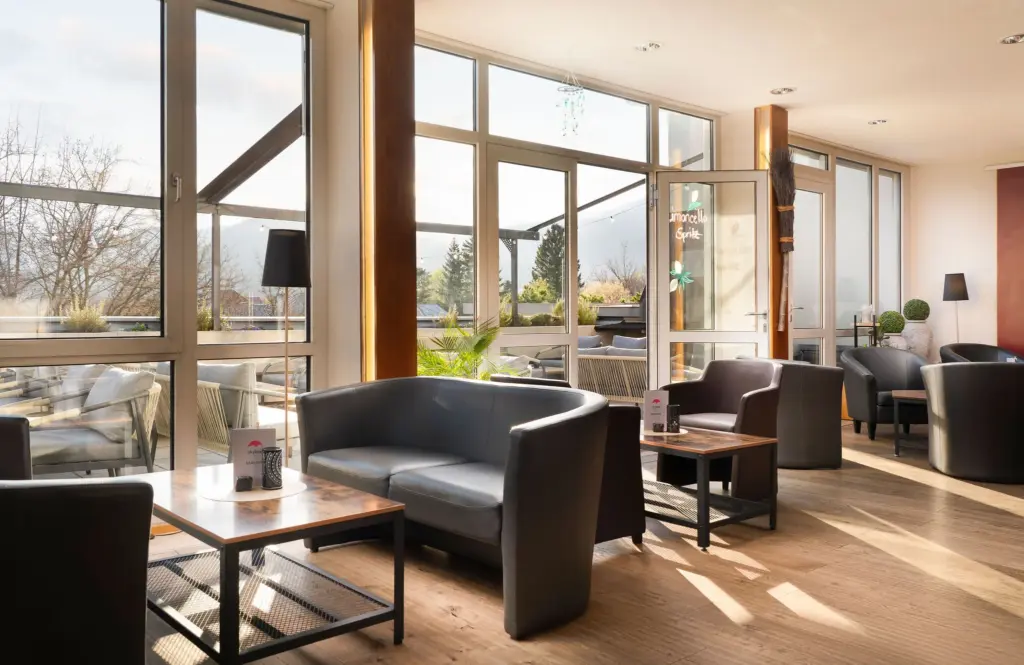 Ansicht skybar mit Fensterfront