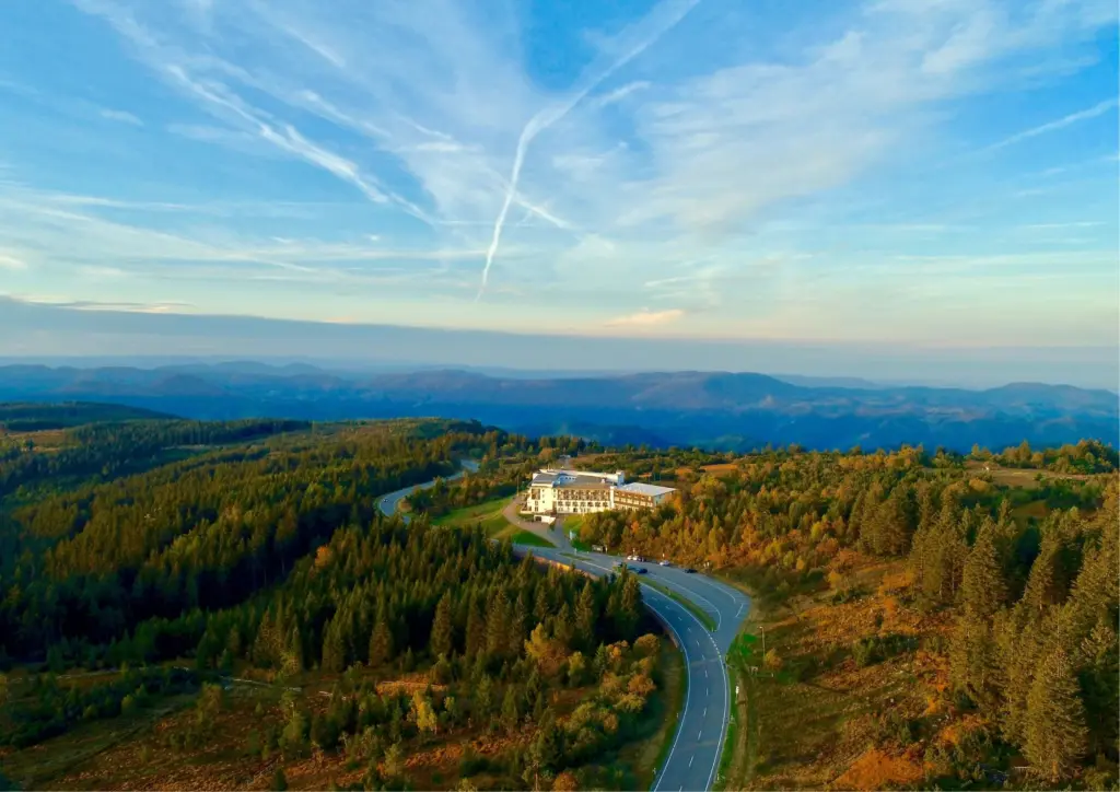Hotel Schliffkopf auf 1.025 Metern im Schwarzwald mit Panoramablick über den Schwarzwald